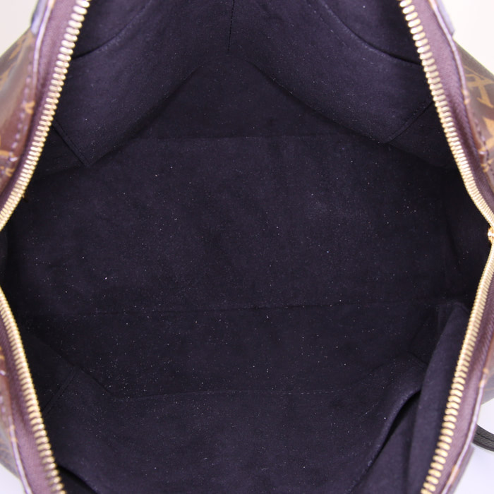 Sac à main Louis Vuitton Retiro en toile monogram marron et cuir noir - Detail D3