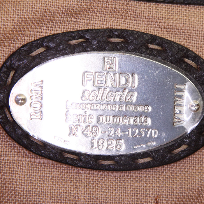 Fendi Selleria Linda bag worn on the shoulder or carried in the hand in brown grained leather - Detail D3
