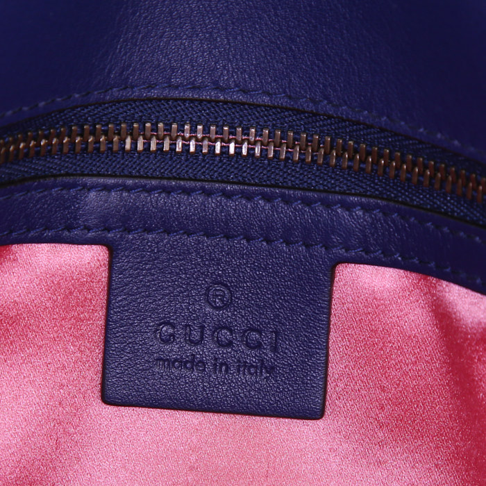 Gucci GG Marmont shoulder bag in blue quilted velvet - Detail D4