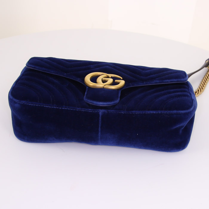 Borsa a tracolla Gucci GG Marmont in velluto trapuntato blu - Detail D5