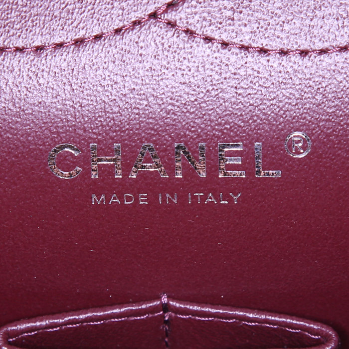 Sac bandoulière Chanel Timeless jumbo en cuir grainé matelassé noir - Detail D4