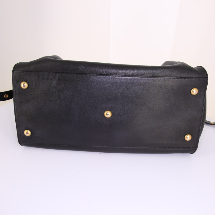 Bolso de mano Yves Saint Laurent Chyc modelo grande en cuero negro - Detail D4
