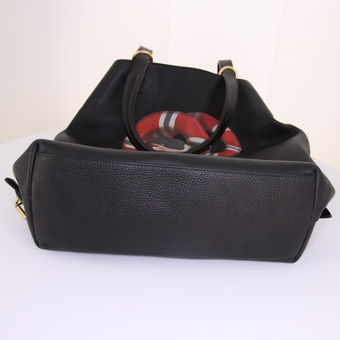 Mochila Gucci en cuero granulado negro - Detail D4