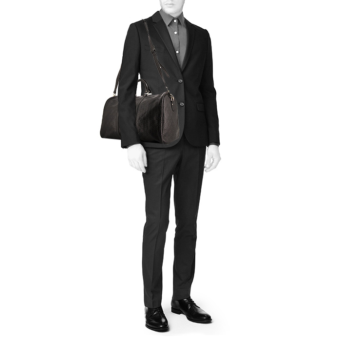Gucci Suprême GG travel bag in black monogram leather - Detail D2