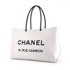 Chanel Grand Shopping shopping bag in white leather and black leather - 00pp thumbnail