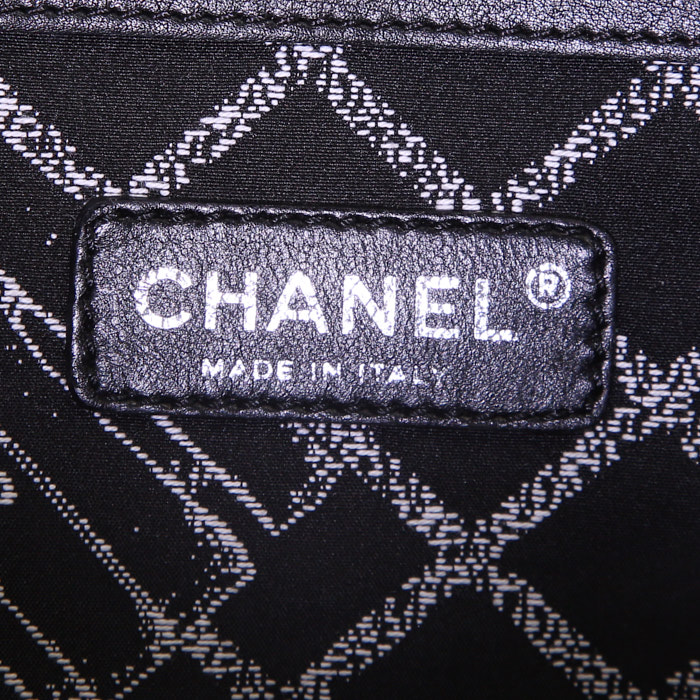 Sac cabas Chanel Grand Shopping en cuir blanc et cuir noir - Detail D3