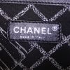 Sac cabas Chanel Grand Shopping en cuir blanc et cuir noir - Detail D3 thumbnail