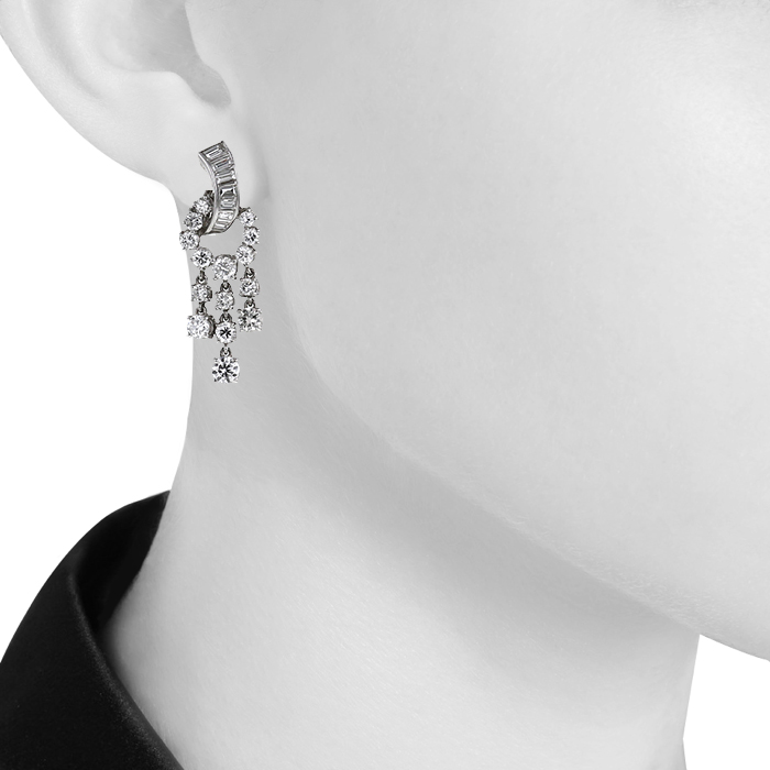 Paire de boucles d'oreilles époque années 50 Vintage en platine et diamants - Detail D1