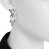 Paire de pendants d'oreilles semi-articulée Vintage en argent - Detail D1 thumbnail