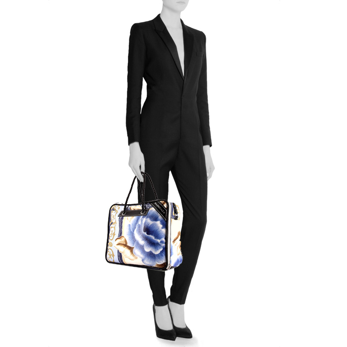 Sac à main Balenciaga Blanket Square moyen modèle en cuir bleu et noir - Detail D1