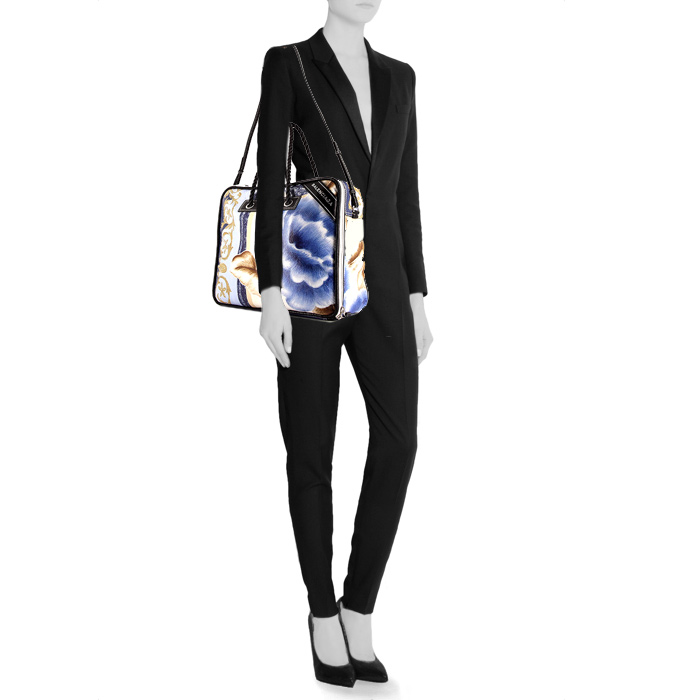 Sac à main Balenciaga Blanket Square moyen modèle en cuir bleu et noir - Detail D2