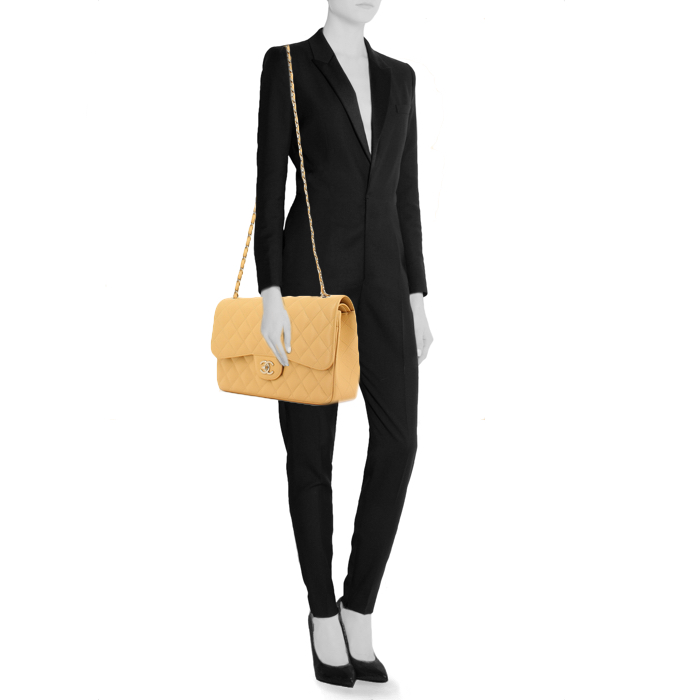 Sac à main Timeless jumbo en cuir grainé matelassé beige - Detail D1