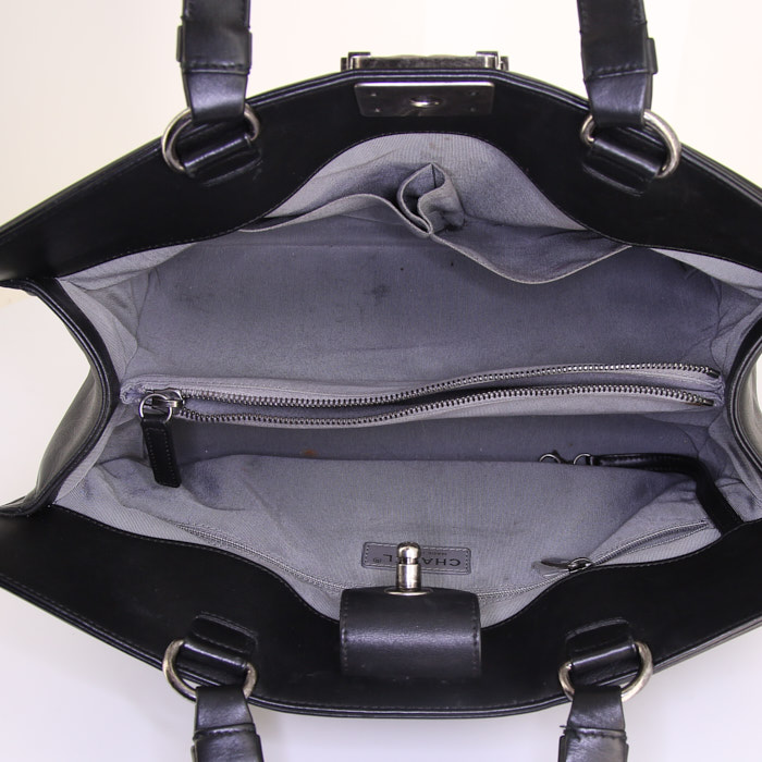 Bolso Cabás Chanel Boy en cuero acolchado con motivos de espigas negro - Detail D2