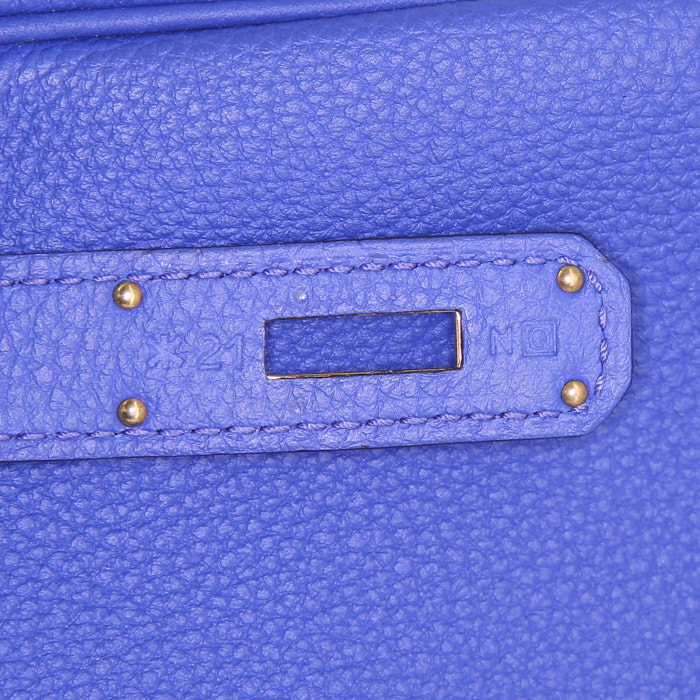 Bolso de mano Hermes Kelly 32 cm en cuero togo azul - Detail D5