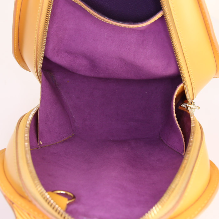 Mochila Louis Vuitton Mabillon en cuero Epi amarillo - Detail D2