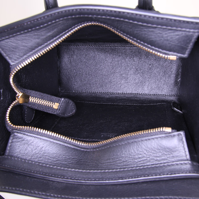Sac bandoulière Celine Luggage Nano en cuir noir - Detail D3