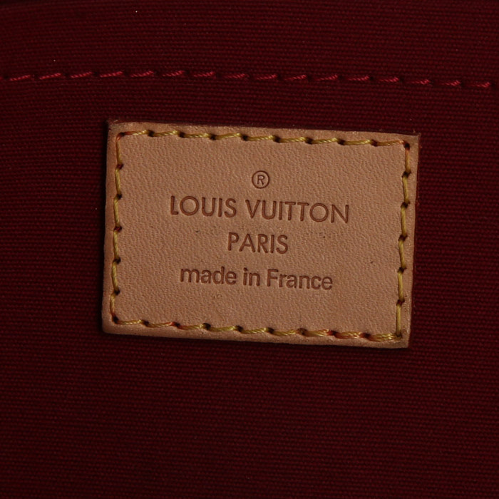 Sac à main Louis Vuitton Rosewood en cuir vernis monogram rouge et cuir naturel - Detail D3