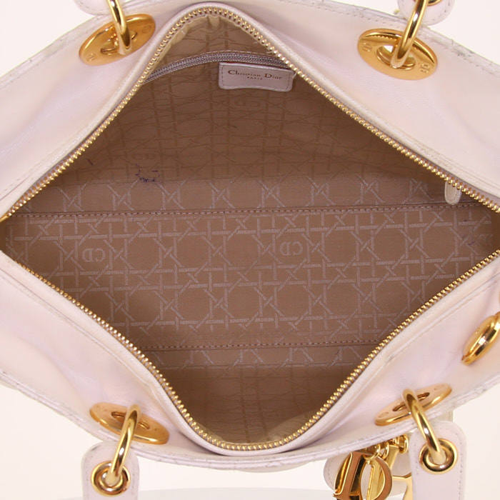 Sac porté épaule ou main Dior Lady Dior grand modèle en cuir cannage crème - Detail D3