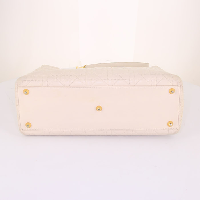 Sac porté épaule ou main Dior Lady Dior grand modèle en cuir cannage crème - Detail D5