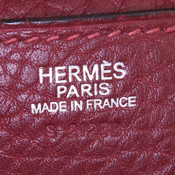 Sac bandoulière Hermès Etriviere - Belt petit modèle en cuir taurillon clémence bordeaux et cuir naturel - Detail D3