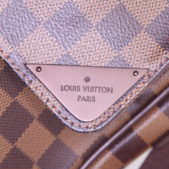 Borsa a tracolla Louis Vuitton Shelton modello medio in tela a scacchi marrone - Detail D3