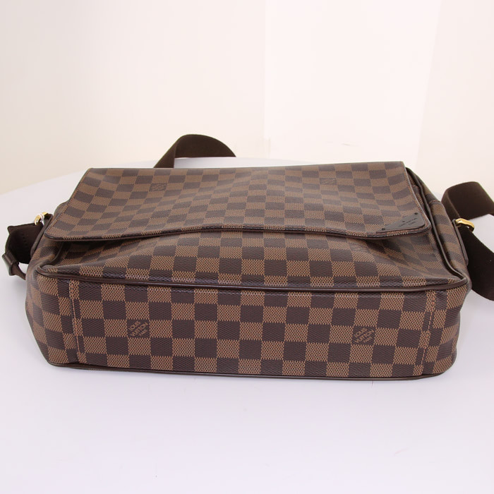 Borsa a tracolla Louis Vuitton Shelton modello medio in tela a scacchi marrone - Detail D4