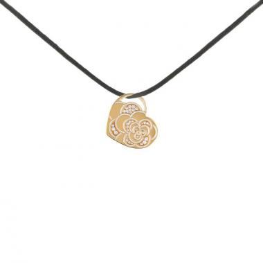 Pendentif Chanel Profil de Camélia en or jaune,  émail blanc et diamants