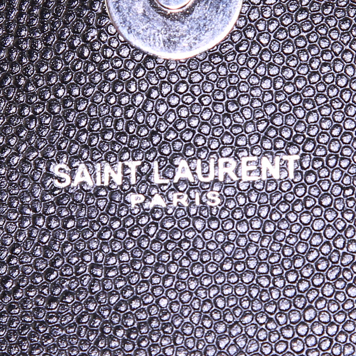 Pochette Saint Laurent Cassandre en cuir grainé noir - Detail D3
