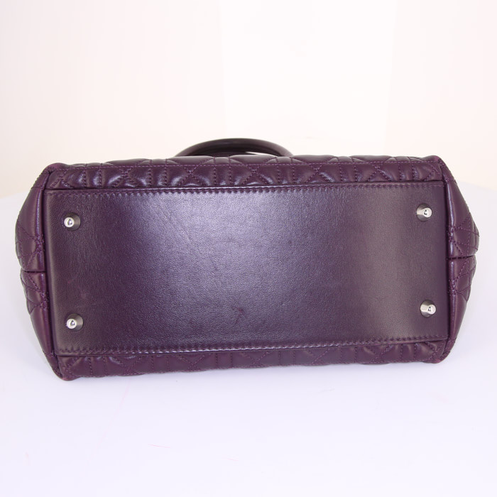 Bolso de mano Dior Dior Soft en cuero violeta - Detail D4