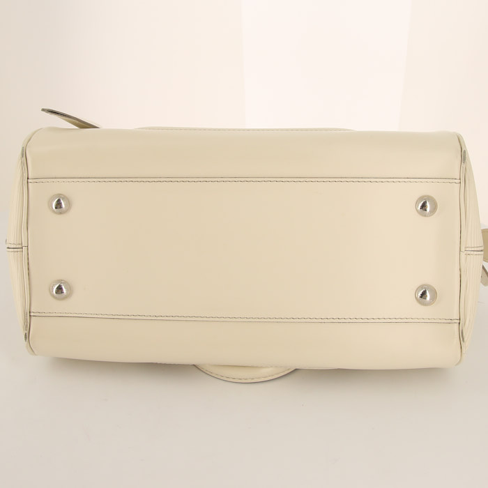 Bolso de mano Louis Vuitton Bowling Montaigne  en cuero Epi blanco - Detail D4