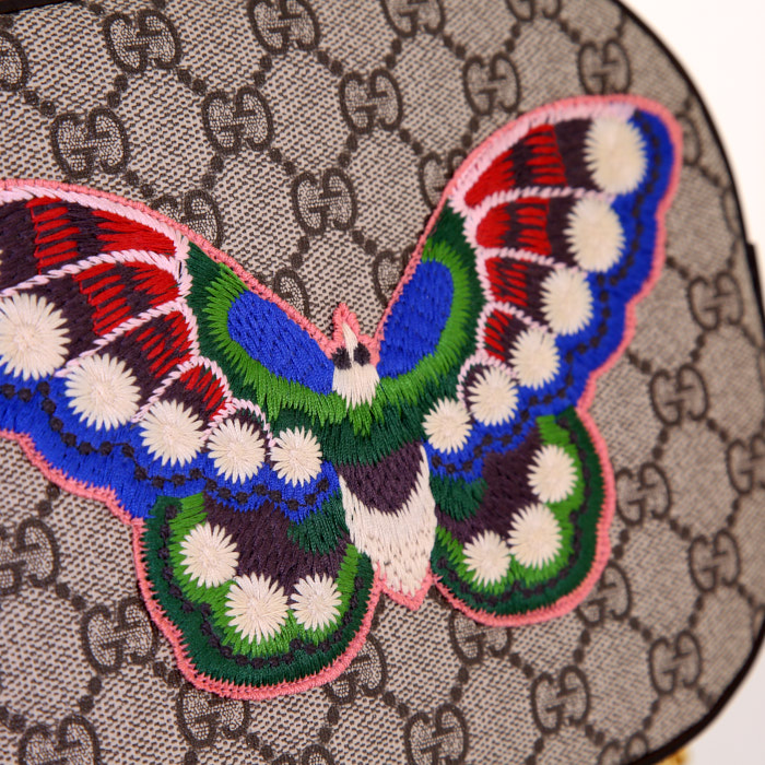 Borsa a tracolla Gucci Suprême GG in tela monogram beige con motivo a farfalla e pelle marrone - Detail D5