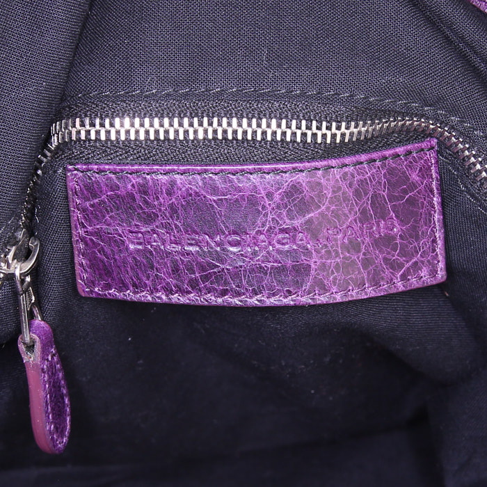 Bolso Cabás Balenciaga Pompon en cuero violeta - Detail D4