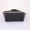 Sac bandoulière Celine Luggage Nano en cuir grainé noir - Detail D5 thumbnail