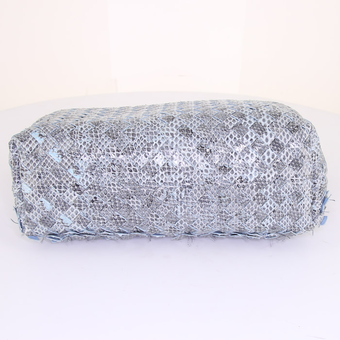 Sac à main Bottega Veneta Tobu Intreccio en serpent d'eau bleu - Detail D4
