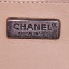 Bolso bandolera Chanel Boy en piel de pitón beige y cuero acolchado beige - Detail D4 thumbnail