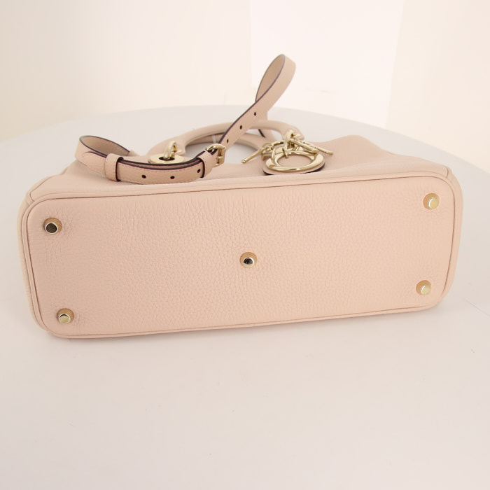 Bolso de mano Dior Diorissimo modelo mediano en cuero granulado rosa pálido - Detail D5