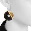 Paire de boucles d'oreilles Hermès en argent et corne - Detail D1 thumbnail