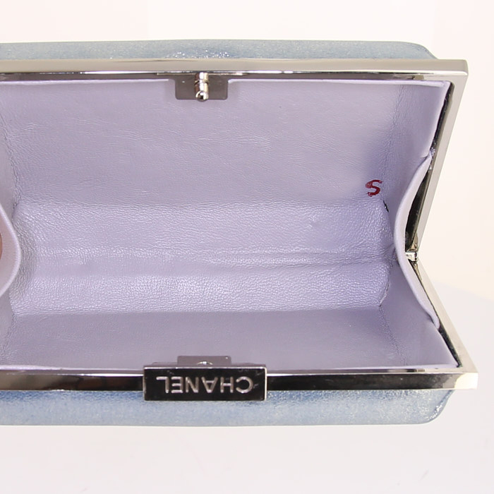 Chanel Editions Limitées clutch in metallic blue leather - Detail D2