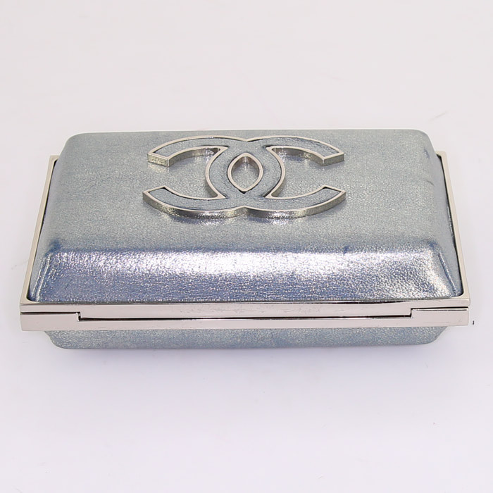 Minaudière Chanel Editions Limitées in pelle blu metallizzato - Detail D4