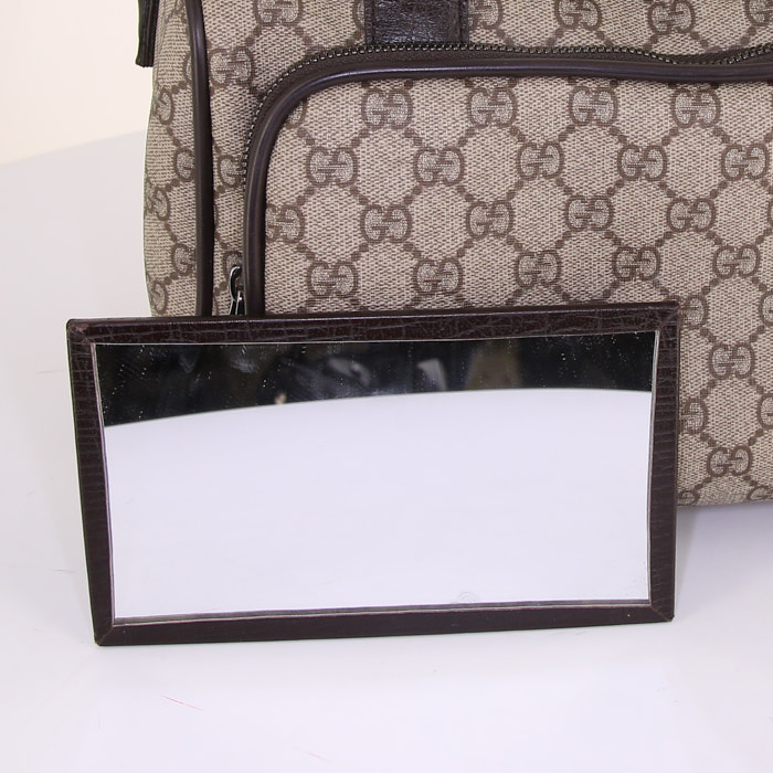 Bolsa de viaje Gucci pequeña en lona Monogram beige y cuero marrón - Detail D5