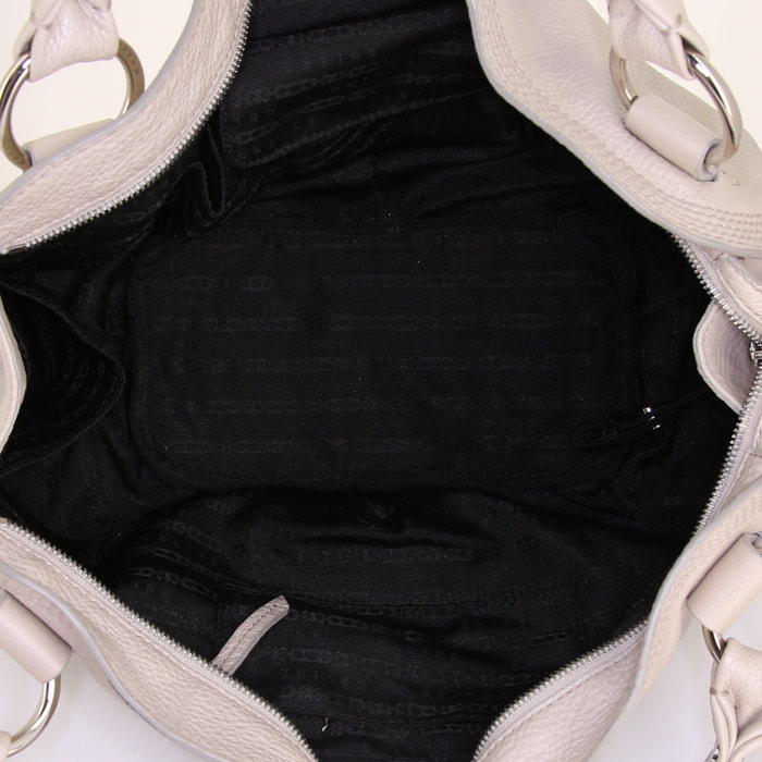 Sac à main Celine Bittersweet en cuir grainé beige - Detail D2