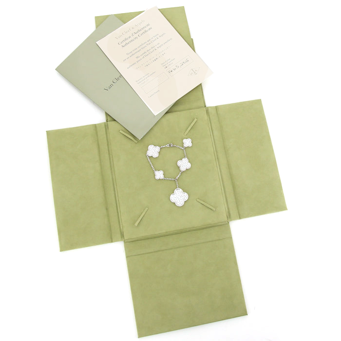 Brazalete Van Cleef & Arpels Magic Alhambra en oro blanco y diamantes - Detail D2