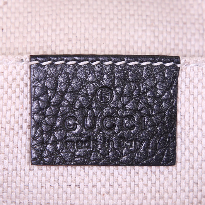 Sac bandoulière Gucci Soho Disco en cuir grainé noir - Detail D3