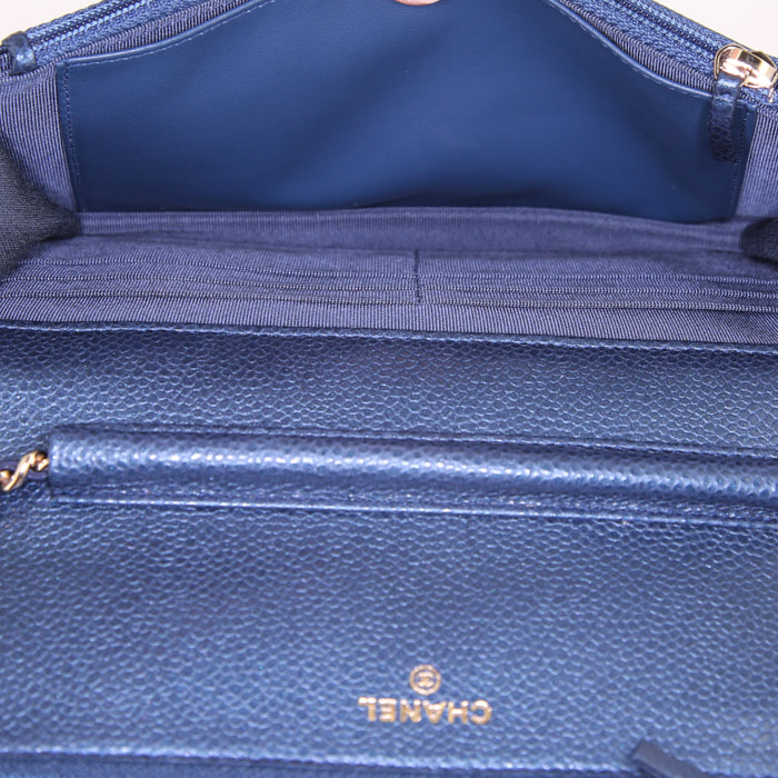 Borsa a tracolla Chanel Wallet on Chain in pelle martellata e trapuntata blu metallizzato - Detail D2