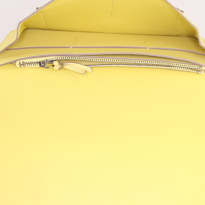 Portefeuille Hermes Dogon - Pocket Hand en cuir Swift jaune Soufre - Detail D2