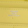 Portafogli Hermes Dogon - Pocket Hand in pelle Swift giallo Soufre - Detail D3 thumbnail