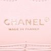 Sac à main Chanel Timeless en cuir matelassé beige - Detail D4 thumbnail