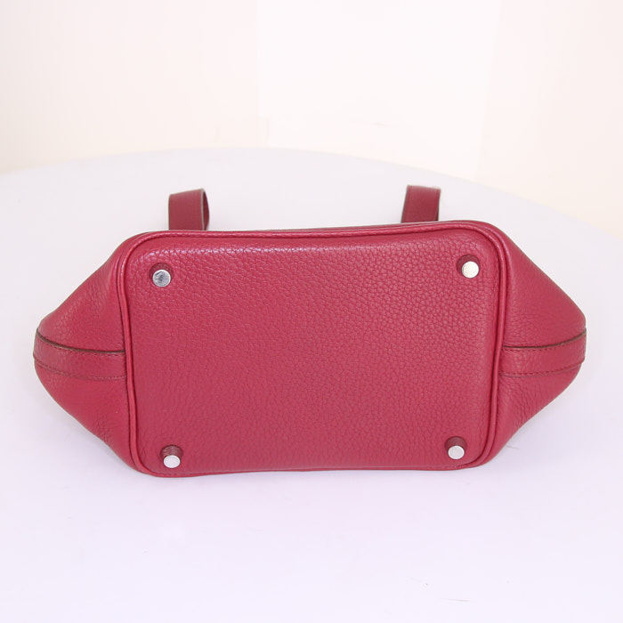 Bolso de mano Hermes Picotin modelo pequeño en cuero togo color frambuesa - Detail D4
