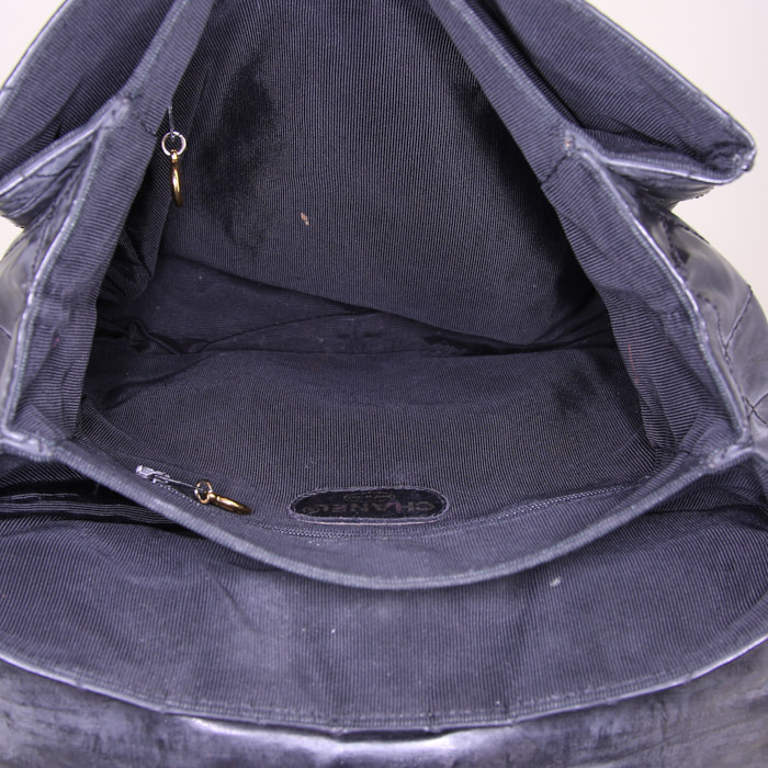 Chanel Vintage backpack in black vinyl - Detail D2