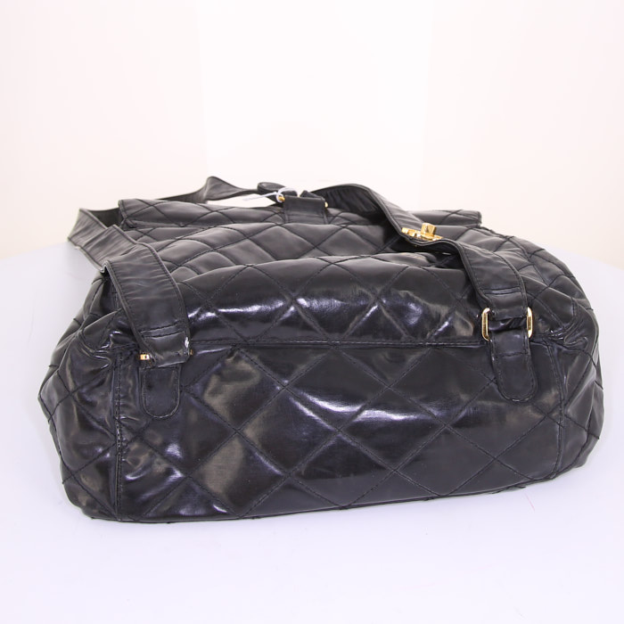 Chanel Vintage backpack in black vinyl - Detail D4